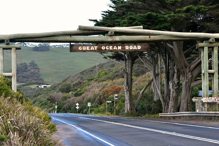 Small-Group Great Ocean Road and Twelve Apostles Full-Day Tour - Southport Accommodation