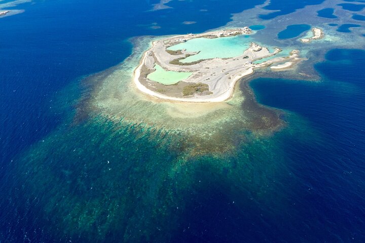 Abrolhos Islands Fixed-Wing Scenic Flight - thumb 4