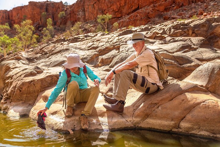 Private 9 Hour Walk And Waterhole Tour In West MacDonnell Ranges - thumb 1