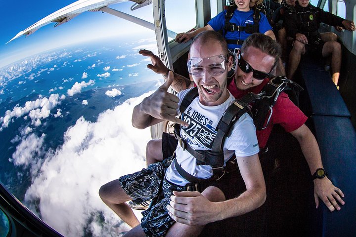 Reef And Rainforest Tandem Sky Dive In Cairns - thumb 2