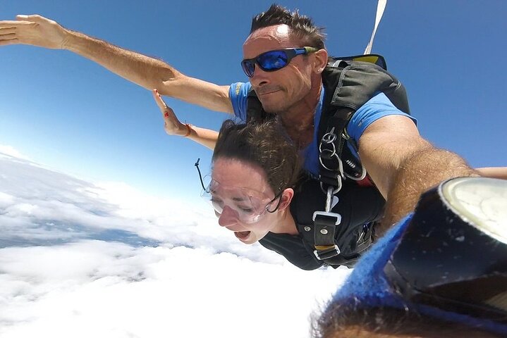 Reef And Rainforest Tandem Sky Dive In Cairns - Surfers Gold Coast 4