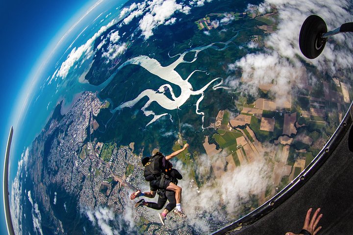 Reef And Rainforest Tandem Sky Dive In Cairns - Surfers Gold Coast 5