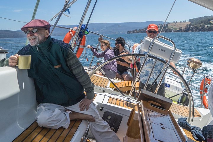 Half-Day Sailing On The Derwent River From Hobart - thumb 2