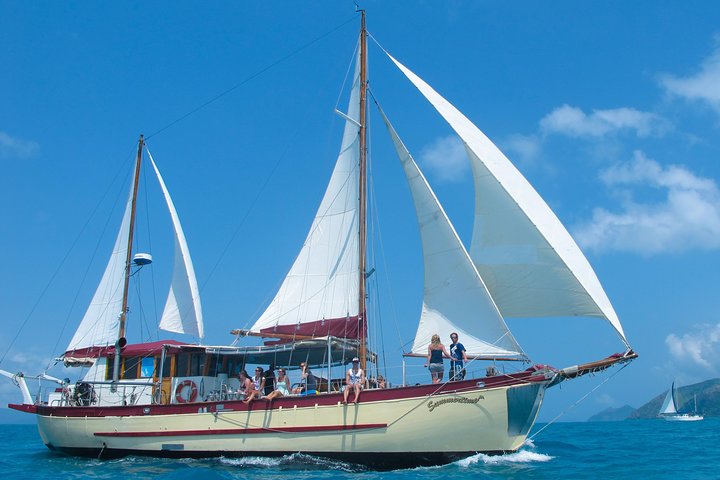 2-Day Whitsundays Sailing Adventure: Summertime - Accommodation Gladstone 1