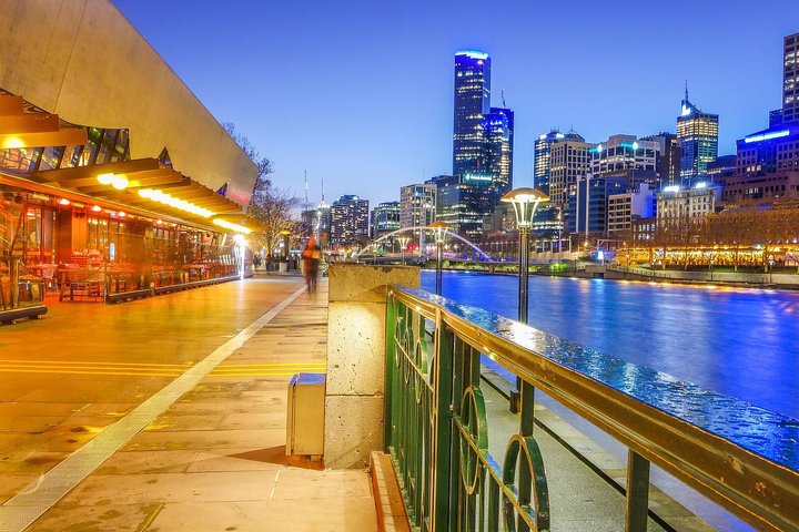 Melbourne By Night - St Kilda Accommodation
