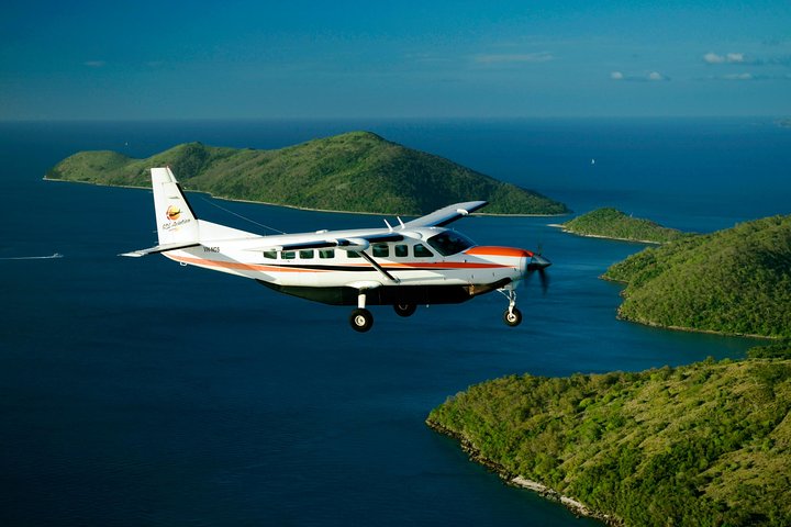 Reef And Island Scenic Flight From Airlie Beach - Accommodation Gladstone 3
