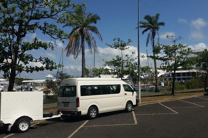 Airport Transfer To Or From Cairns Hotels For Up To 13 People - Kawana Tourism 1