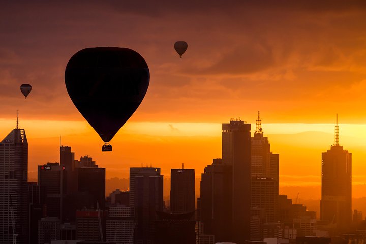 Melbourne sunrise balloon flight  champagne breakfast - Accommodation Mt Buller