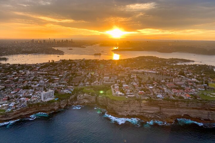 Private Sunset Helicopter Flight Over Sydney & Beaches For 2 Or 3 - 30 Minutes - thumb 3
