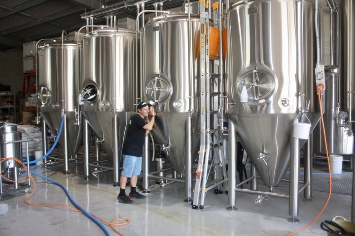 Hipster Sipster Brewery And Distillery Tour - Kawana Tourism 1