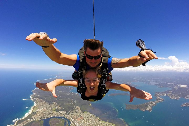 Skydive Sydney-Newcastle up to 15000ft Tandem Skydive - Pubs Sydney