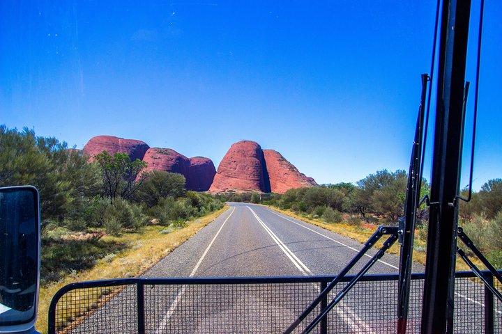 Ayers Rock Day Trip From Alice Springs Including Uluru, Kata Tjuta And Sunset BBQ Dinner - thumb 2
